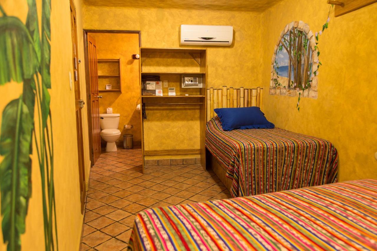 El Sano Banano Beachside Hotel モンテスマ エクステリア 写真